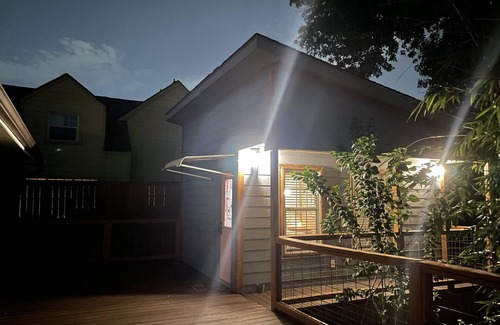 Greater East End Apartment | Cozy inner-loop guest house. A city retreat!