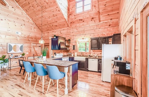 Franklin Cabin | Cozy & kid friendly cabin w/million $ views, hot tub, game room, and fire pit!