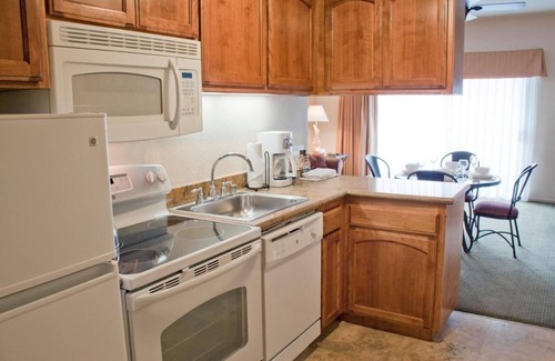Avila Beach Hotel | Cozy King Room w/ Kitchen, & Balcony! Free Parking, Outdoor Pool and Gym Access!