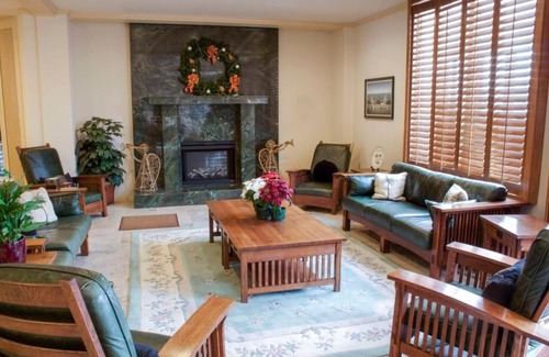 Avila Beach Hotel | Cozy King Room w/ Kitchen, & Balcony! Free Parking, Outdoor Pool and Gym Access!