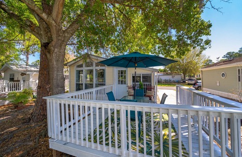 Kissimmee Cottage | Cozy Lake Cottage - 4 miles to Disney