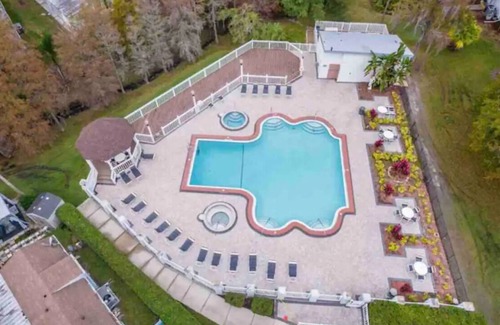 Kissimmee Cottage | Cozy Lake Cottage - 4 miles to Disney