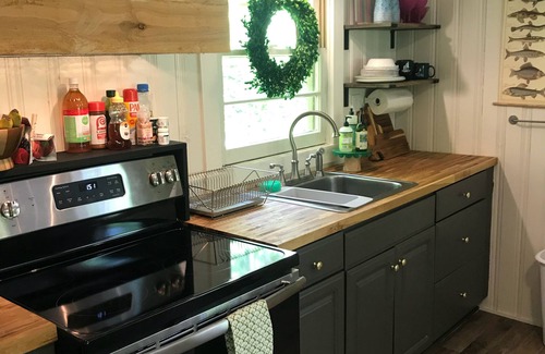 Woodstock Cabin | Cozy Lake Front Cabin, sleeps 8, Lake Allatoona