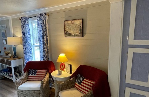 Long Branch House | Cozy Lake Front Cabin for Romantic Getaway or a Family Vacation