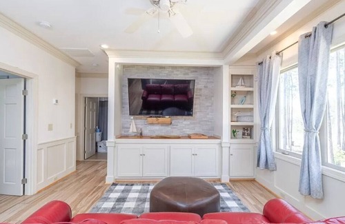 Elberton House | Cozy Lake Front home on Lake Russell