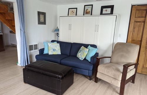 Wellpinit House | Cozy lake house escape w/covered deck to enjoy the views & close community beach