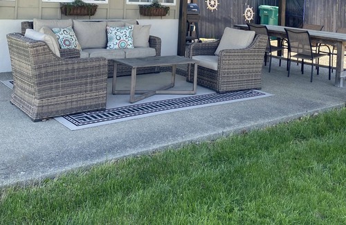 Fairfield Beach House | Cozy lake house with Buckeye Lake views and pet friendly!