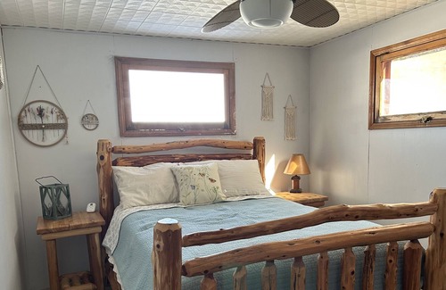 St. Helen Cottage | Cozy Lakefront Cottage with direct water access to Lake St. Helen