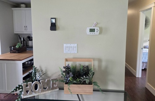 Carrying Place Cottage | Cozy Lakefront Cottage in Carrying Place