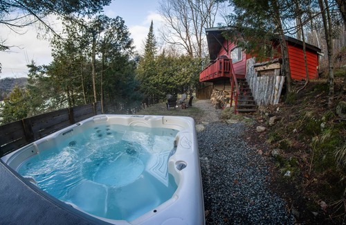 Huberdeau House | Cozy Lakefront Kabin + Hot Tub & Fire Pit