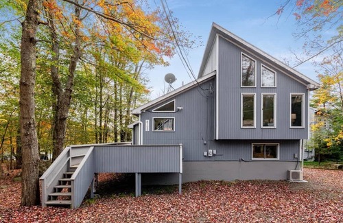 Tobyhanna Cabin | Cozy Lakefront Poconos Cabin | Hot Tub, Kayaks