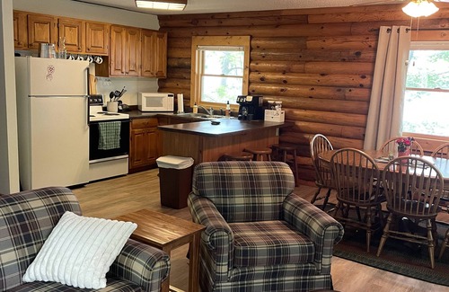Turtle Lake Cabin | Cozy lakeside log cabin on Horseshoe Lake with year-round fishing & WiFi