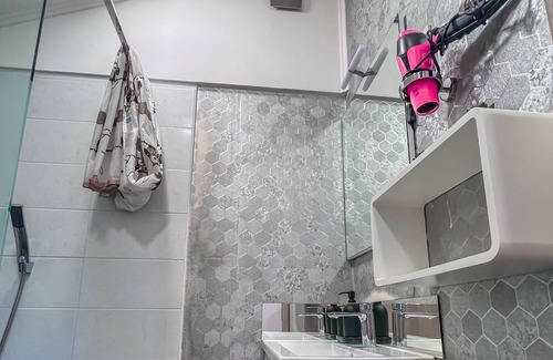 Bled Apartment | Cozy little house with pool and hot tub