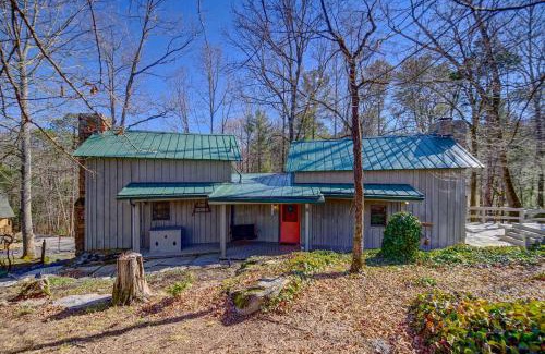 Townsend House | Cozy Log Cabin 6 Mi to Great Smoky Mtns NP!