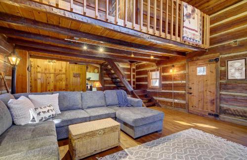 Townsend House | Cozy Log Cabin 6 Mi to Great Smoky Mtns NP!