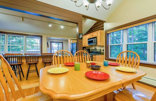 Lucerne-in-Maine Cabin | Cozy Log Cabin on Beautiful Phillips Lake near Bar Harbor and Camden