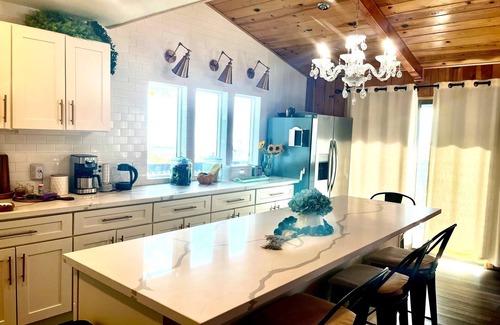 Running Springs Cottage | Cozy Luxe Ski Cabin Kid & Dog Friendly. New Hot Tub!