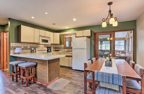 Lackawaxen House | Cozy Masthope Mountain Home w/Sauna! Walk to lake!