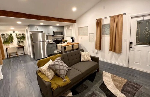 West Little River Apartment | Cozy Miami Haven
