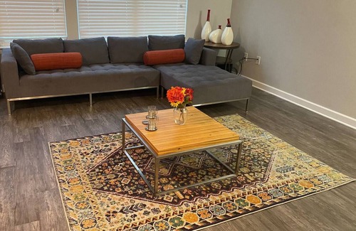 Sandy Springs Apartment | Cozy Mid-Rise Suburb of Atlantan