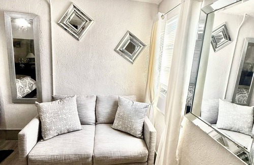 Bryant Apartment | Cozy Mini House by the Lake 22