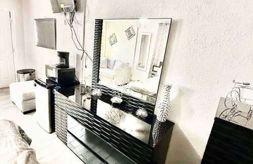 Bryant Apartment | Cozy Mini House by the Lake 22