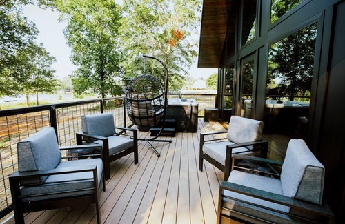 Coosa Cabin | Cozy Modern Cabin with Deck and Hot Tub in Cedar Bluff, Alabama