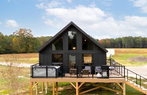 Coosa Cabin | Cozy Modern Cabin with Deck and Hot Tub in Cedar Bluff, Alabama