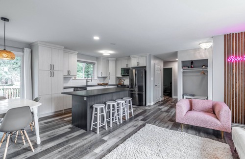 Sudbury House | Cozy, modern home in New Sudbury! Close to major highways and walking trails.