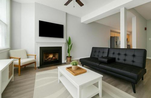 Downtown Cleveland Apartment | Cozy Modern Suite - Playhouse Sq Rock Hall, CSU