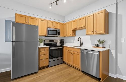 Downtown Cleveland Apartment | Cozy Modern Suite - Playhouse Sq Rock Hall, CSU