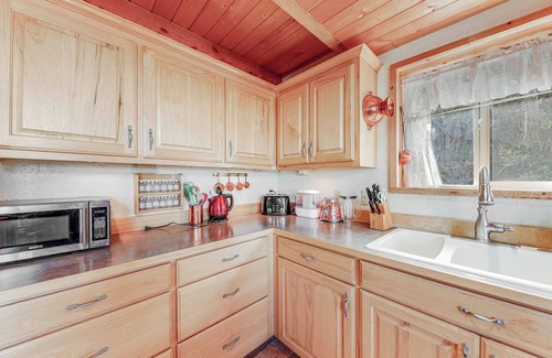 Brian Head Cabin | Cozy Mountain Cabin with Loft, Views and Game Room – 3 Min to Lifts!