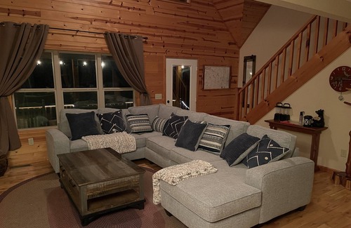Blairsville Cabin | Cozy Mountain Getaway w/ Hot Tub and Fire Pit - The Great Escape