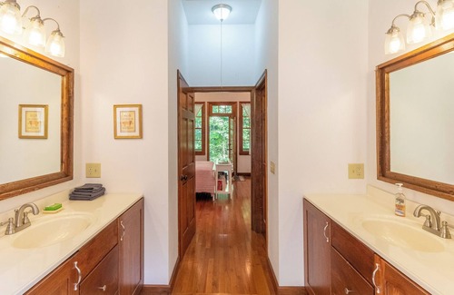 Almond Condo | Cozy Mountain Getaway - Stunning Views - Close to Fontana Lake and Bryson City