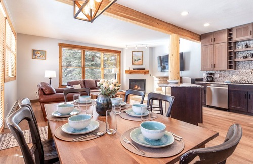 Keystone Condo | Cozy mountain getaway. Fireplace. Hot tub and pool