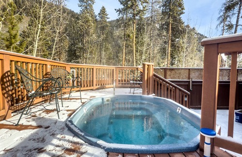 Keystone Condo | Cozy mountain getaway. Fireplace. Hot tub and pool