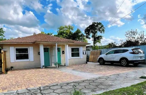 Springfield Apartment | Cozy newly renovated 1bed/1bth/pet friendly