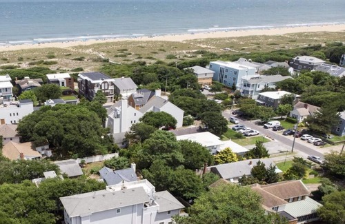 Northeast Virginia Beach House | Cozy Ocean Side Beach Cottage at Fantastic Location North End of Virginia Beach