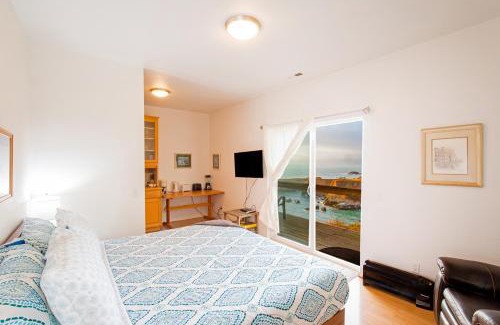 Shelter Cove Apartment | Cozy Oceanview! by OceanviewHotTubs Oceanfront! Shelter Cove, CA Tesla EV station