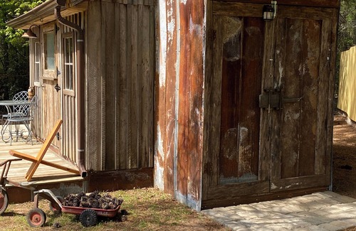 Greenwood Cabin | Cozy Off Grid Cabin w/pond for fishing.
