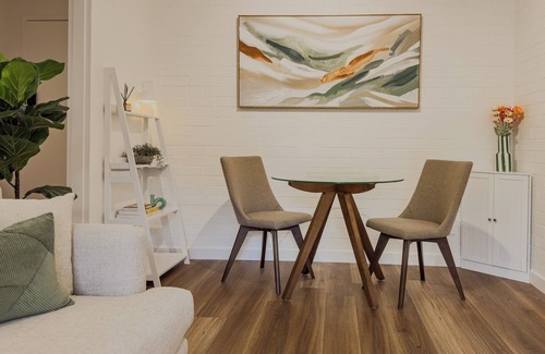 Wembley Apartment | Cozy on Herdsman | 10 Mins to City & Beach