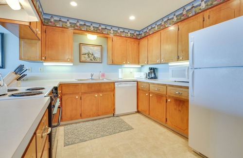 Lincoln Beach Condo | Cozy Oregon Resort Condo - Steps to Lincoln Beach!