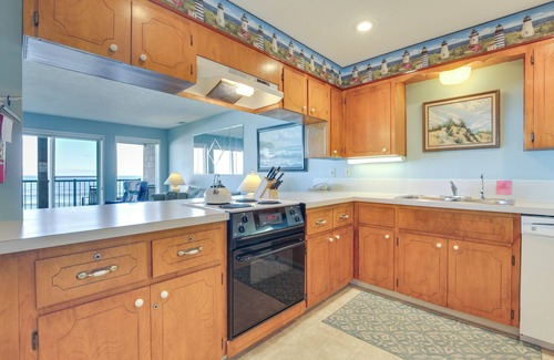 Lincoln Beach Condo | Cozy Oregon Resort Condo - Steps to Lincoln Beach!