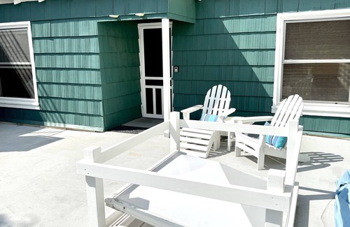Peninsula Cottage | Cozy Peninsula Beach Cottage for two - steps to the sand