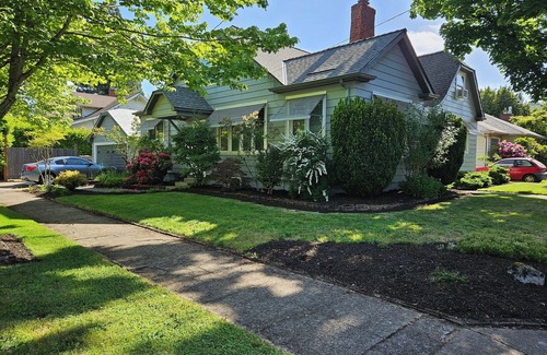 Northeast Neighbors Apartment | Cozy pet-friendly 2-br/1ba daylight basement apartment near everything in Salem.