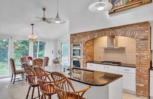 Lincoln House | Cozy Pet-Friendly 4BR | Fireplace, Patio and BBQ
