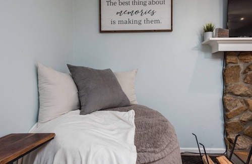 Tunkhannock Township House | Cozy Pocono Ranch Close to 4 ski resorts, Pocono Raceway and Kalahari