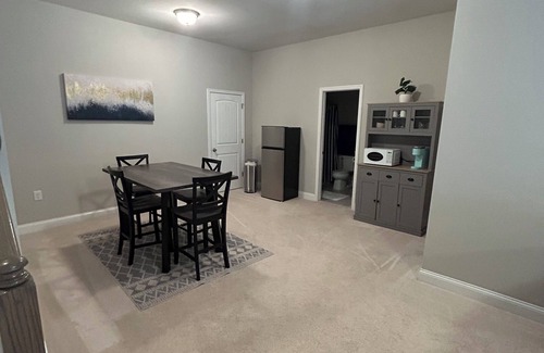 Southwest Raleigh House | Cozy Private Basement Located in the heart of Cary/Raleighn