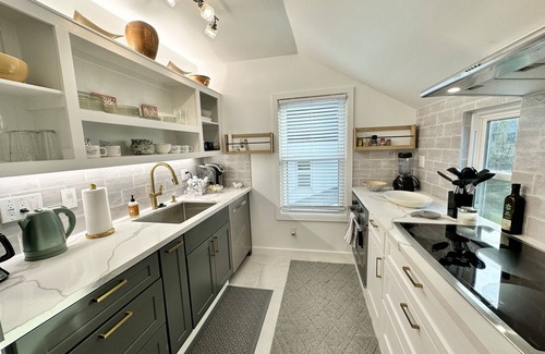 Washington Ave./ Memorial Park House | Cozy Quiet Home! PET FRIENDLY! Back to School 2025 Special!