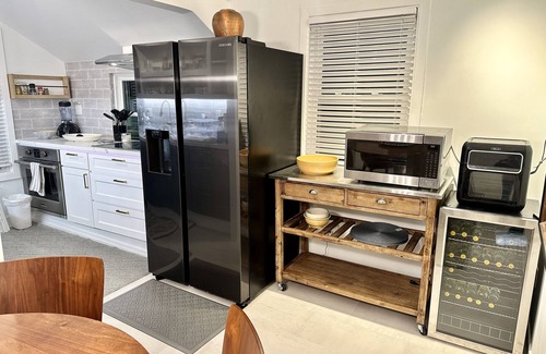 Washington Ave./ Memorial Park House | Cozy Quiet Home! PET FRIENDLY! Back to School 2025 Special!